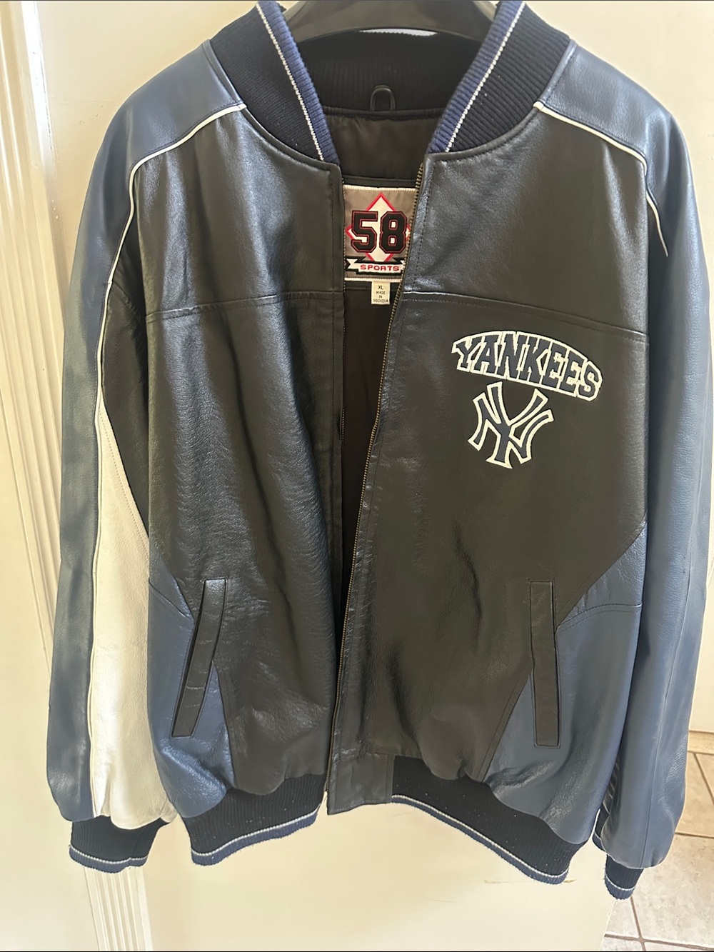 New York Yankees Men's Black & Navy Leather Bomber Jacket